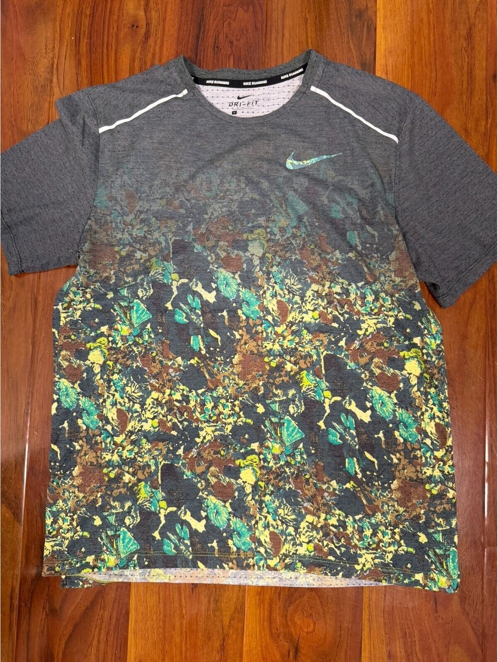 Nike Running Wild Run Shirt Mens SZ M Grey Green Camo Paint Splatter BQ8325-322